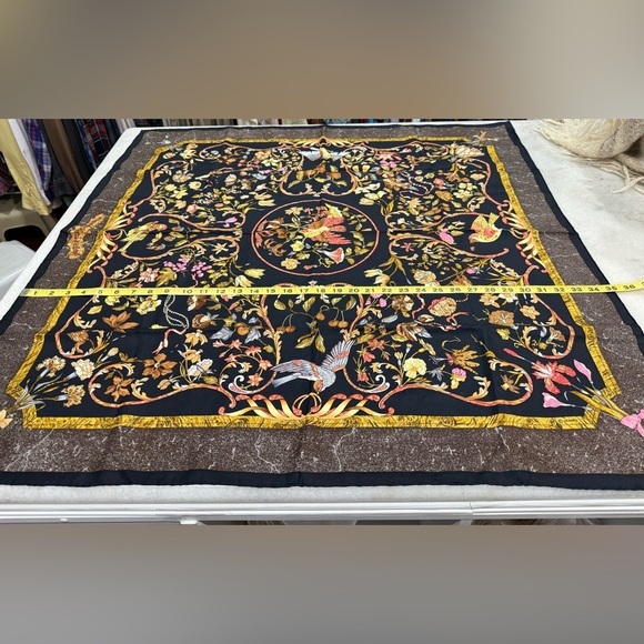 Hermès Carré 90 "Pierres d'Orient et d'Occident" silk scarf. - Picture 8 of 12